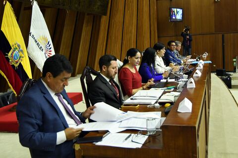 Riesgo país de Ecuador sobrepasa los 1.800 puntos y sigue imparable por amenazas de juicio político al presidente y de movilizaciones