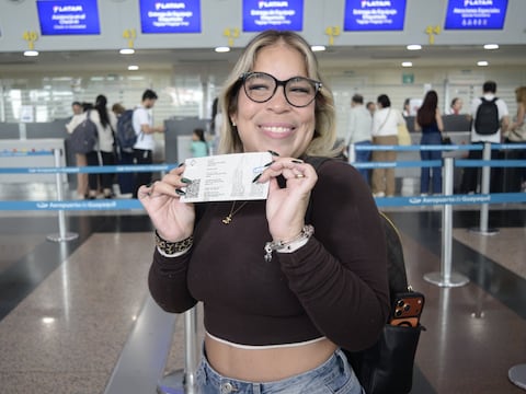Decenas de fans de Shakira coparon los 18 vuelos programados este viernes de Guayaquil a Quito