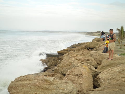 Alerta por oleaje: 41 playas de Ecuador tendrán bandera amarilla entre el 9 y el 11 de junio