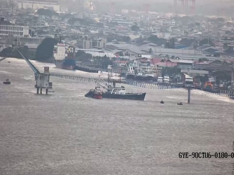 Embarcación chocó contra puente que conecta con la isla Santay
