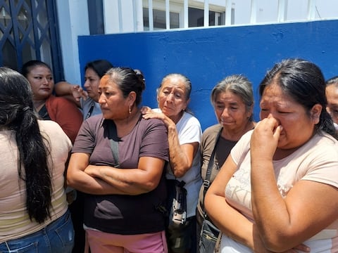 Desesperación en Manta por 16 tripulantes desaparecidos tras incendio de barco cerca de Galápagos