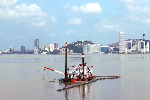 Prefectura del Guayas prevé retomar el dragado del río Guayas este 2026 con un nuevo modelo de gestión