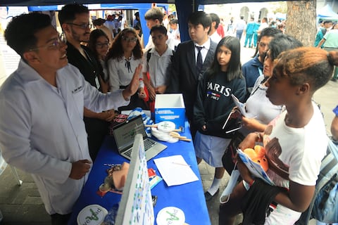 Conductas adictivas, violencia, anorexia, bulimia y ‘bullying’ fueron temas abordados en casa abierta de la plaza de la Administración