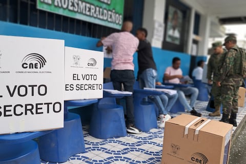 Unos 3.436 policías asignados para comicios en Esmeraldas y Sto.Dmgo, este domingo 16