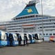 Más de 1.200 pasajeros llegan a Esmeraldas en crucero MS Artania: visitantes realizan paseos en puntos turísticos, bajo resguardo