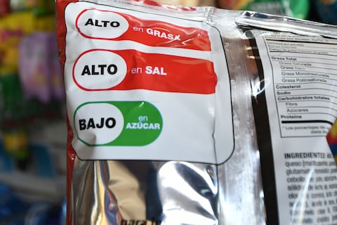 Ecuador reduce el consumo de productos con etiquetado rojo en un 84 %, según ministerio