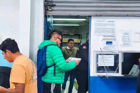 AMT de Quito mantiene entrega de placas en el centro de matriculación Bicentenario: otros trámites siguen paralizados