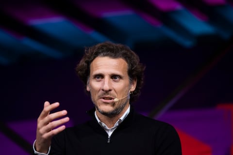 Diego Forlán es internado de urgencia tras lesión sufrida en torneo de fútbol para mayores de 40 años