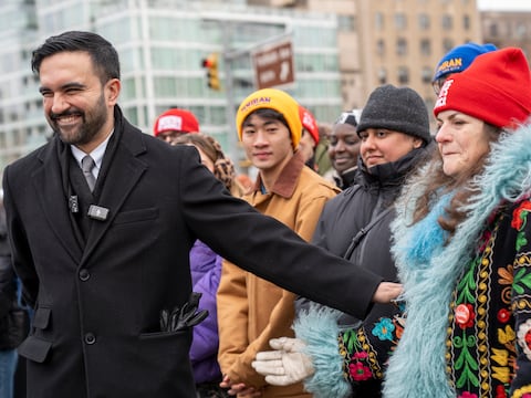 Polémica en Nueva York: Zohran Mamdani enfrenta críticas por frenar órdenes contra el antisemitismo