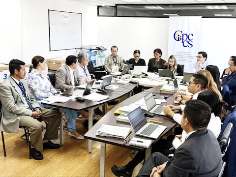 Comisión ciudadana concluye revisión de 75 expedientes de aspirantes a fiscal general del Estado