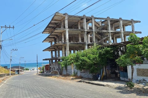‘La gente teme construir más de tres pisos’: el trauma que “encogió” a Perdenales tras el terremoto