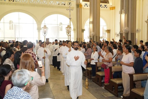 ‘Dios sigue tocando la vida de su pueblo, fortaleciendo y sanando’: misa crismal se celebra este Jueves Santo