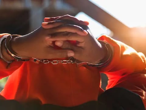 A 34 años de prisión fue condenada una pareja por asesinato en Quito: víctima era padrastro de la implicada en el caso