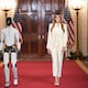 Robot humanoide con IA acompaña a Melania Trump a evento educativo en la Casa Blanca