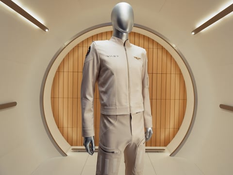 Así es el primer traje espacial ‘inteligente’ del mundo: la prenda más avanzada jamás diseñada para vivir en órbita