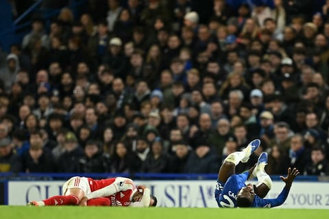 La fuerte acción que le costó la expulsión a Moisés Caicedo durante el Chelsea vs. Arsenal por la Premier League