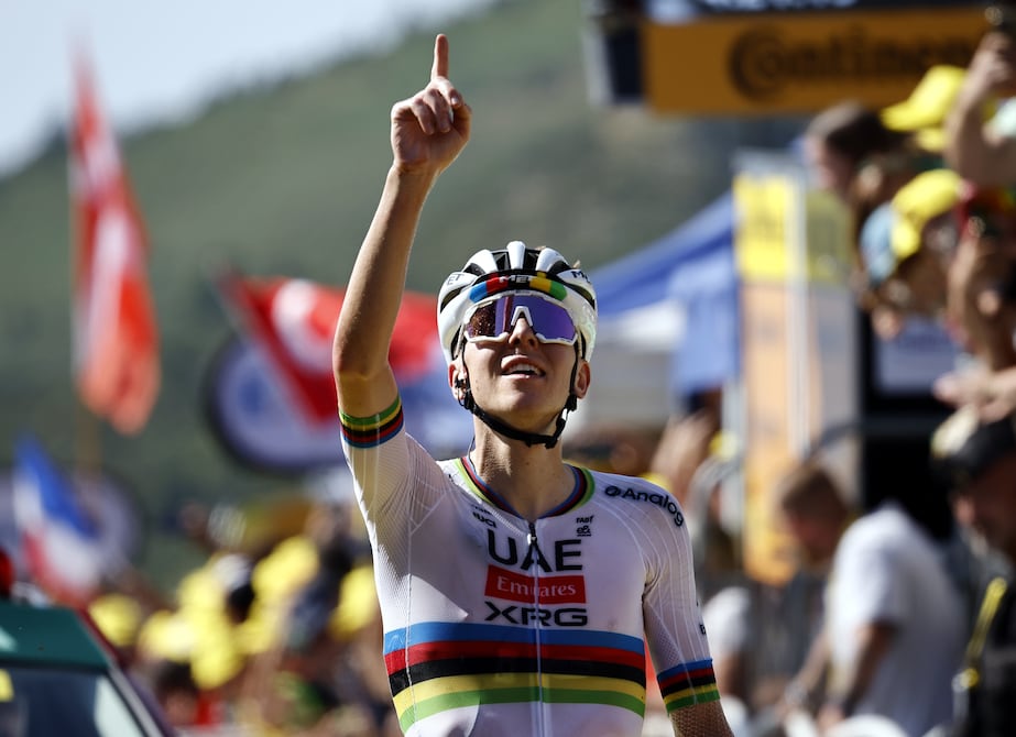 Tadej Pogacar gana la etapa 12 y recupera el liderato de la general del Tour de Francia 2025