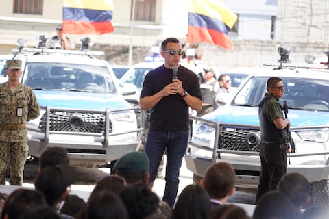 ‘Nosotros no cedemos ante la delincuencia’, dice presidente Daniel Noboa en entrega de 223 camionetas para la Policía Nacional