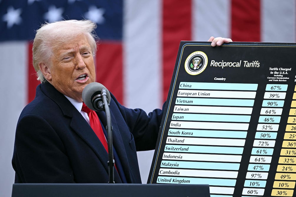 Corte de apelación suspende temporalmente el fallo judicial que bloqueaba los aranceles de Donald Trump