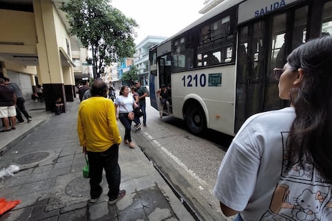 Toque de queda: taxis y buses urbanos saldrán de sus bases después de las 05:30 para activar recorridos