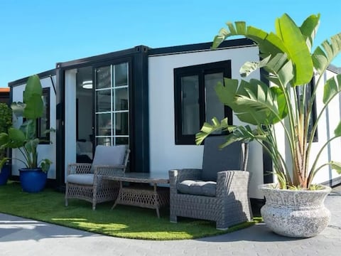 Esta minicasa de Amazon se arma en dos horas y su precio es de solo 6.599 dólares: es estilo contenedor y viene en tamaños de 20, 30 o 40 pies