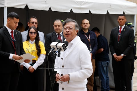 Elecciones en Colombia: Gustavo Petro vota y pide a los colombianos que lo hagan pensando en ‘el interés general’