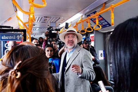 Compra de 60 trolebuses lleva a Pabel Muñoz a una denuncia por presunto peculado