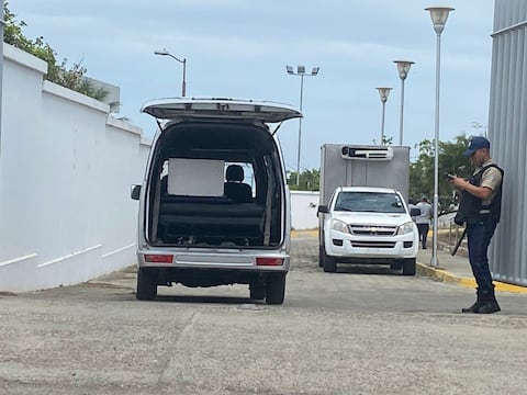 ‘Le tomé la mano y todavía estaba vivo”: el dolor de una madre tras masacre que dejó siete víctimas en Manta