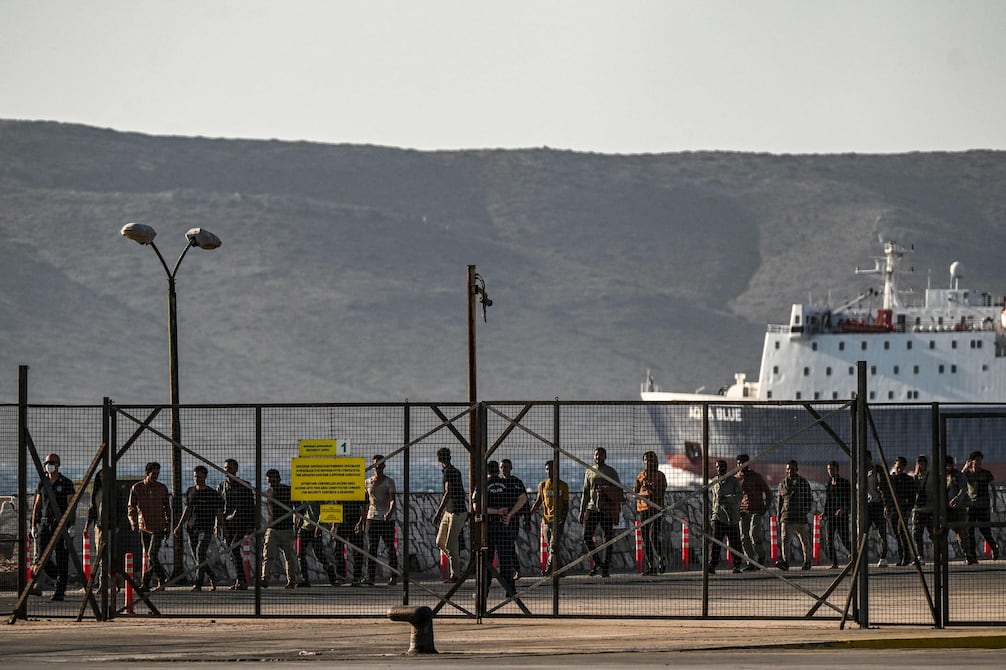 Parlamento griego aprueba expulsar sin opción de asilo a inmigrantes que lleguen de África