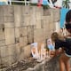 Piden asistencia internacional para aclarar muerte de Mónika Koniuszek: en Manglaralto encendieron velas