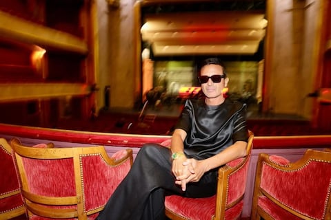 Omar Harfouch, exjuez de Miss Universo 2025, acusa al dueño del concurso de supuestos negocios con el padre de la ganadora Fátima Bosch