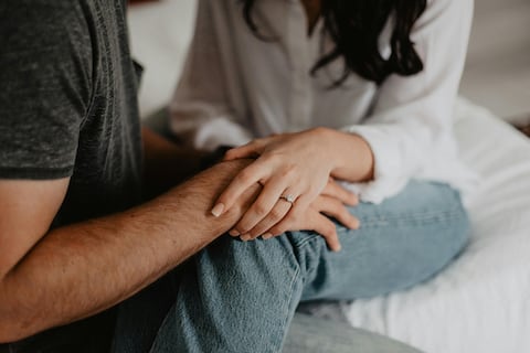 “Es importante escuchar a las personas en lugar de darles sermones”: dos profesionales explican cómo tratar a los jóvenes y su salud mental