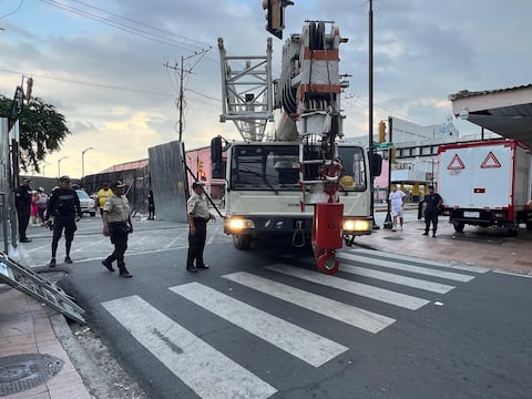 Hasta $ 2.500 diarios por el alquiler de grúa: propietarios del Multicomercio recuperan sus bienes tras más de dos meses de incendio