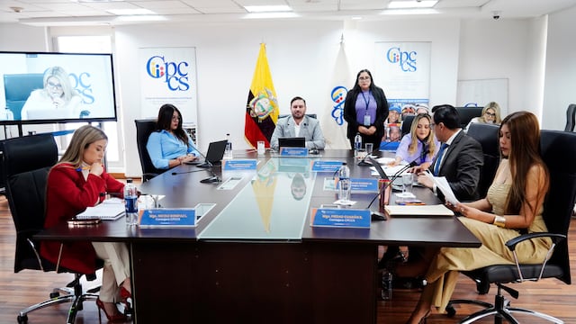 Posible referéndum en noviembre: Elección del fiscal general y de dos vocales electorales se declararían desiertos si no acaban antes de noviembre