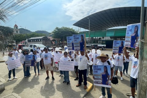 ‘No quiero que el caso de mi hija sea un expediente más’: familiares y amigos de Alina Pihuave participan en marcha para pedir que siga la búsqueda de la exreina de belleza