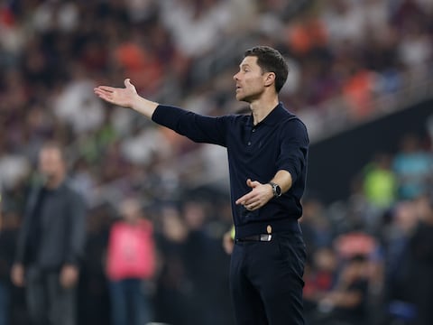 ¿Xabi Alonso podría dirigir a Moisés Caicedo en el Chelsea?: esto dice la prensa de España