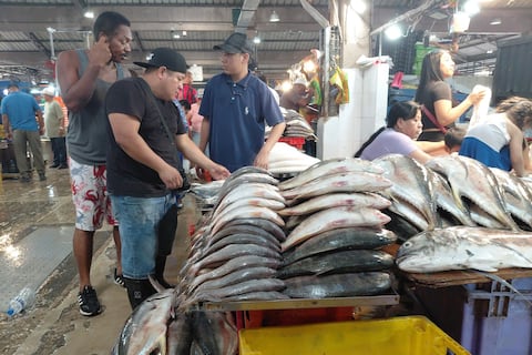Así se mueve el comercio de pescados en mercados de Guayaquil en medio del incremento de la temperatura superficial del mar