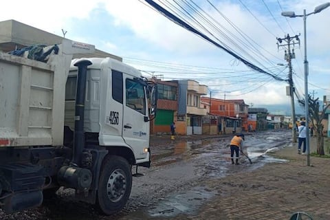 Lluvias causan estragos en sectores de Quito: tres árboles caídos, un movimiento en masa y ocho zonas con inundaciones