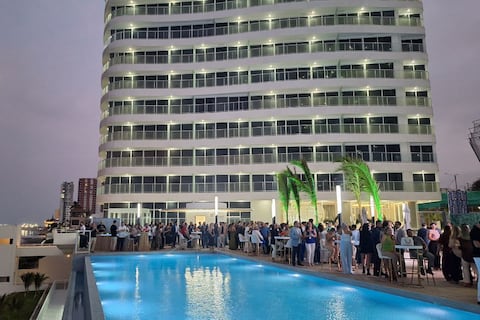 Grand Bay Manta inaugura su primera torre de 93 departamentos con vista al mar: Victoria Kjaer, Miss Universo 2024, estuvo de invitada especial