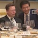 Ni Trump ni Xi pudieron evitarlo: la extraña mueca de Elon Musk que se volvió viral mientras posaba con su mayor rival chino