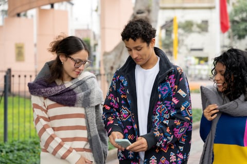Instagram y TikTok son la principal fuente de información para los jóvenes latinoamericanos