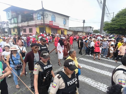 El tradicional viacrucis en Santo Domingo se realizó con un cambio de recorrido
