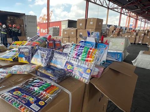 Aduana incauta tres contenedores con artículos escolares y juegos didácticos de contrabando