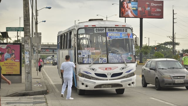 ‘Sería una metida de mano al bolsillo’: usuarios de Guayaquil divididos por propuesta de tarifa de $ 0,45 para buses urbanos