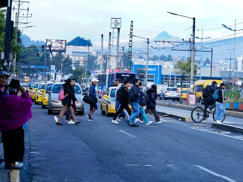 57 de 64 operadoras de transporte de Quito no prestaron servicio en las primeras horas de este martes, 5 de mayo