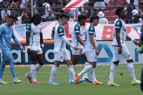 Hinchas de Liga de Quito abandonan el Rodrigo Paz Delgado antes de la derrota de 0-2 ante Macará
