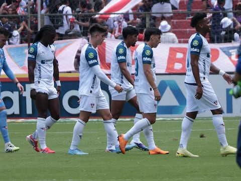 Hinchas de Liga de Quito abandonan el Rodrigo Paz Delgado antes de la derrota de 0-2 ante Macará