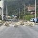 Una mujer habría fallecido por inhalación de gas lacrimógeno en incidentes en la carretera Cuenca - Loja