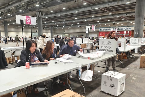 Más de 10.000 ecuatorianos en el exterior no podrán votar en cinco países este 16 de noviembre