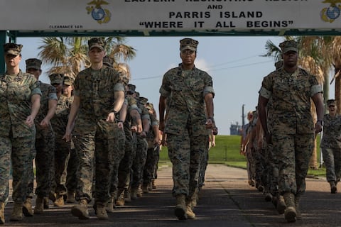 El Pentágono revisará el desempeño de las mujeres en funciones de combate de élite: “Es una bofetada a todos los logros”